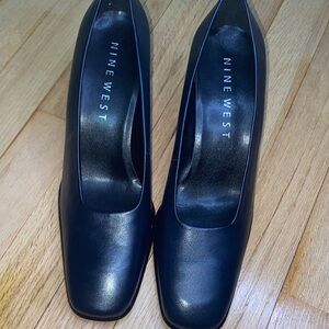 Nine West Women's Navy Heels